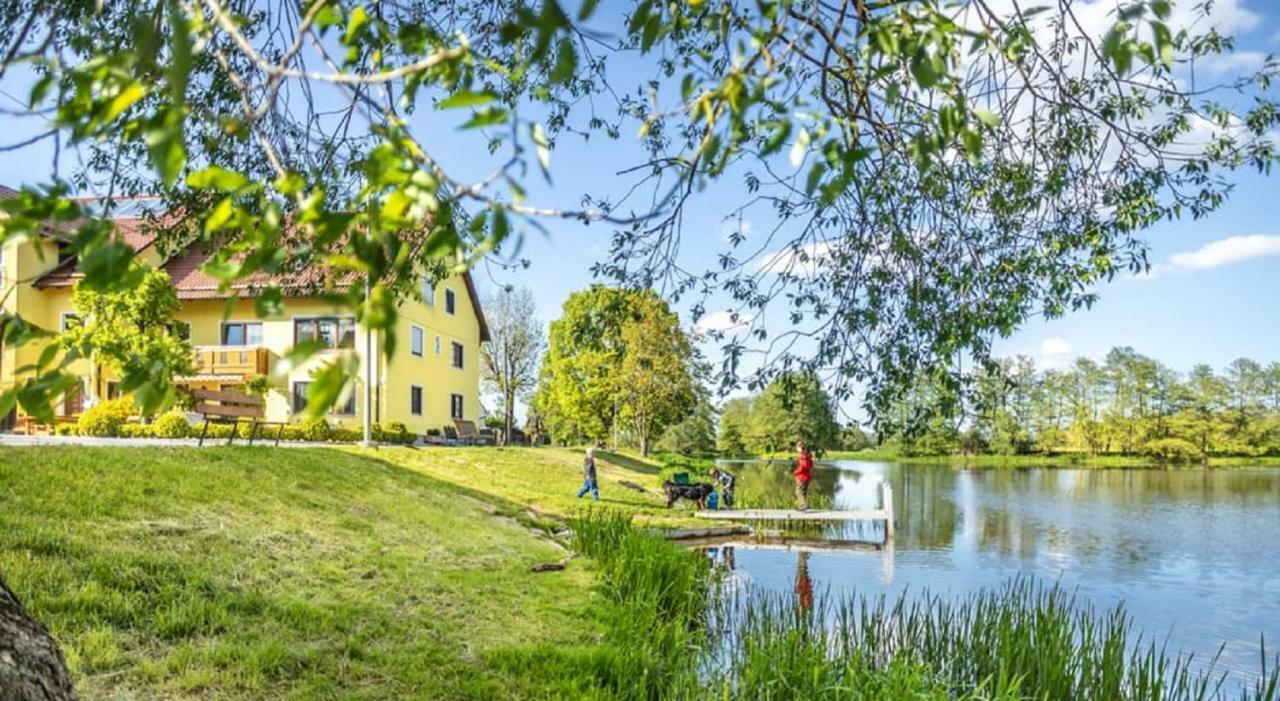 Bartlhof-Ferienwohnungen-Zimmer Burglengenfeld Exterior photo